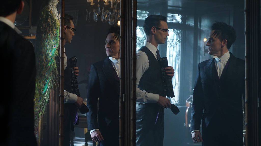 GOTHAM: L-R: Cory Michael Smith and Robin Lord Taylor in the “Mad City: Red Queen” episode of GOTHAM airing Monday, Oct. 31 (8:00-9:01 PM ET/PT) on FOX. ©2016 Fox Broadcasting Co. Cr: Nicole Rivelli/FOX.