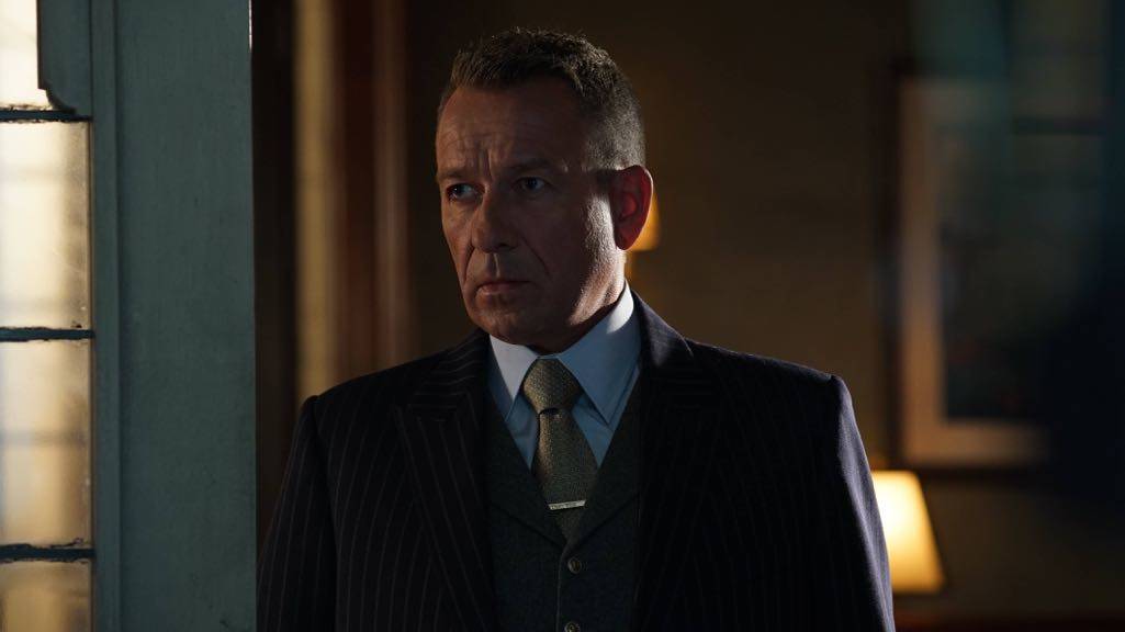 GOTHAM: Sean Pertwee in the “Mad City: Red Queen” episode of GOTHAM airing Monday, Oct. 31 (8:00-9:01 PM ET/PT) on FOX. ©2016 Fox Broadcasting Co. Cr: Nicole Rivelli/FOX.