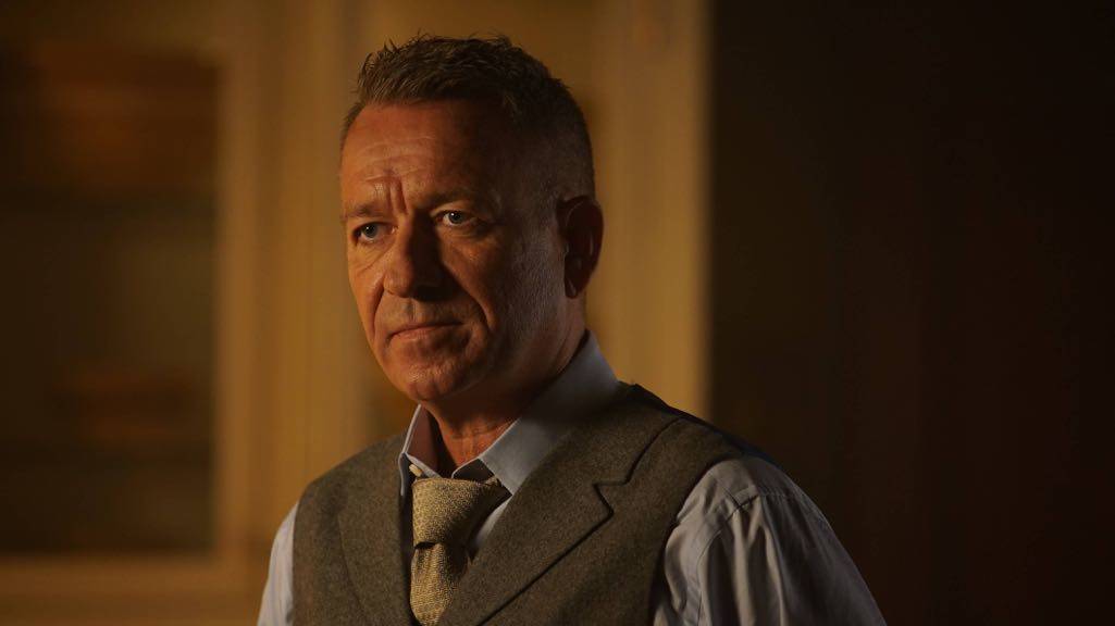 GOTHAM: Sean Pertwee in the “Mad City: Red Queen” episode of GOTHAM airing Monday, Oct. 31 (8:00-9:01 PM ET/PT) on FOX. ©2016 Fox Broadcasting Co. Cr: Nicole Rivelli/FOX.