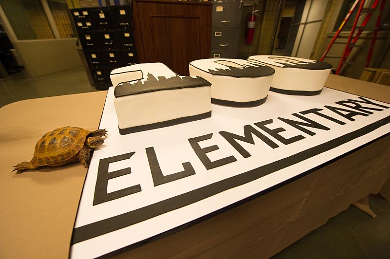 "Henny Penny The Sky Is Falling" -- The cast of ELEMENTARY celebrates their milestone 100th episode with a cake-cutting ceremony Pictured Clye Photo: JEFF NEIRA /CBS é2016 CBS Broadcasting Inc. All Rights Reserved.