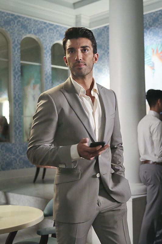 Jane The Virgin "Chapter Forty-Seven" Pictured: Justin Baldoni as Rafael Jane The Virgin -- "Chapter Forty-Seven" -- Image Number: JAV303b_0102.jpg -- Pictured: Justin Baldoni as Rafael -- Photo: Patrick Wymore/The CW -- é 2016 The CW Network, LLC. All Rights Reserved.