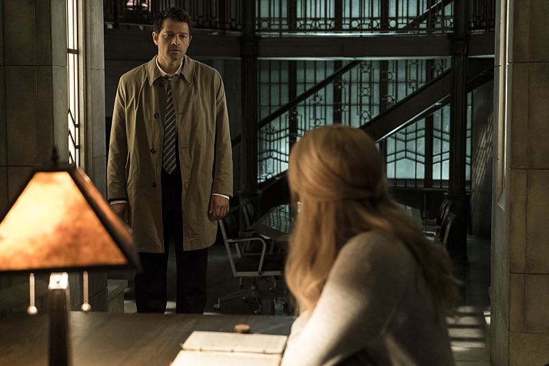 Supernatural -- "The Foundry" -- SN1203b_0014.jpg -- Pictured (L-R): Misha Collins as Castiel and Samantha Smith as Mary Winchester -- Photo: Katie Yu/The CW -- é 2016 The CW Network, LLC. All Rights Reserved