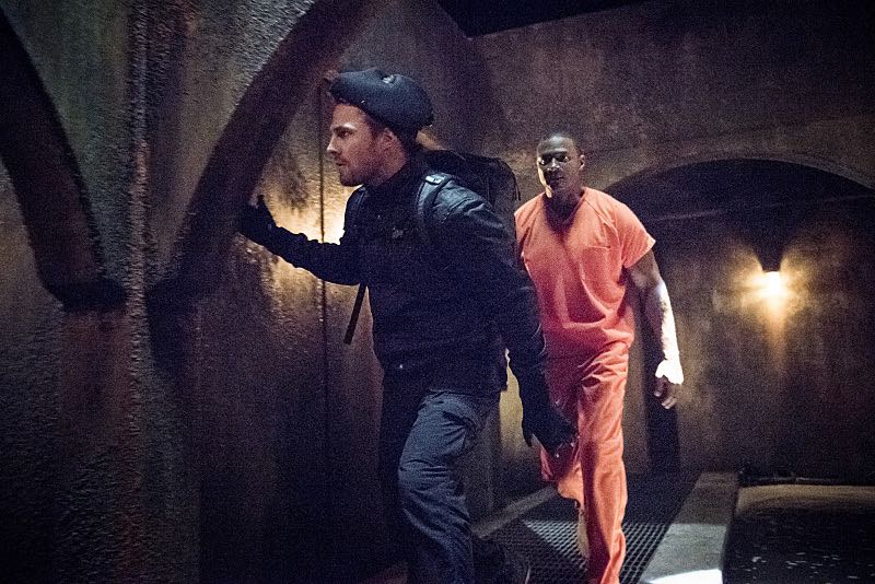 Arrow -- "Penance" -- Image AR504b_0170b.jpg -- Pictured (L-R): Stephen Amell as Oliver Queen and David Ramsey as John Diggle -- Photo: Dean Buscher/The CW -- é 2016 The CW Network, LLC. All Rights Reserved.