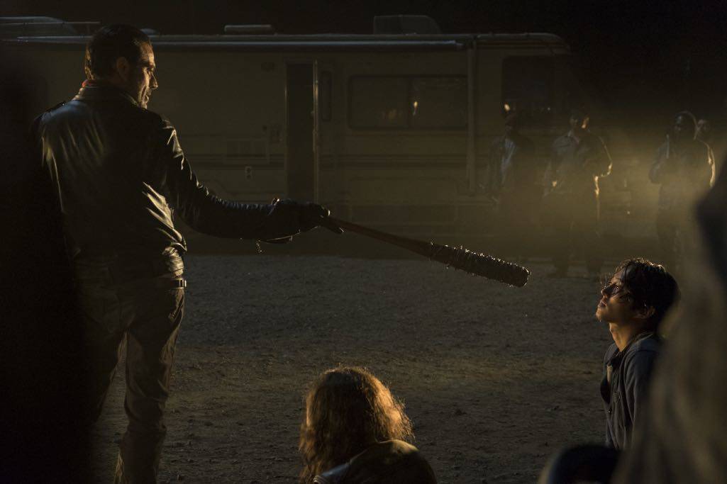 >>> NOT TO BE USED UNTIL 10/24/16 at 1:00 AM EST <<< Jeffrey Dean Morgan as Negan, Steven Yeun as Glenn Rhee - The Walking Dead _ Season 7, Episode 1 - Photo Credit: Gene Page/AMC
