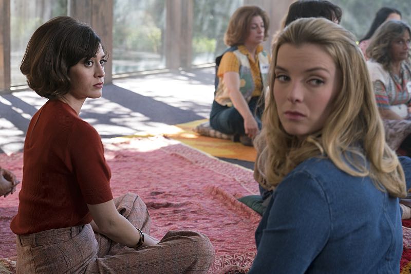Lizzy Caplan as Virginia Johnson and Betty Gilpin as Nancy in Masters of Sex (season 4, episode 7) - Photo: Warren Feldman/SHOWTIME- Photo ID: MastersofSex_407_0228