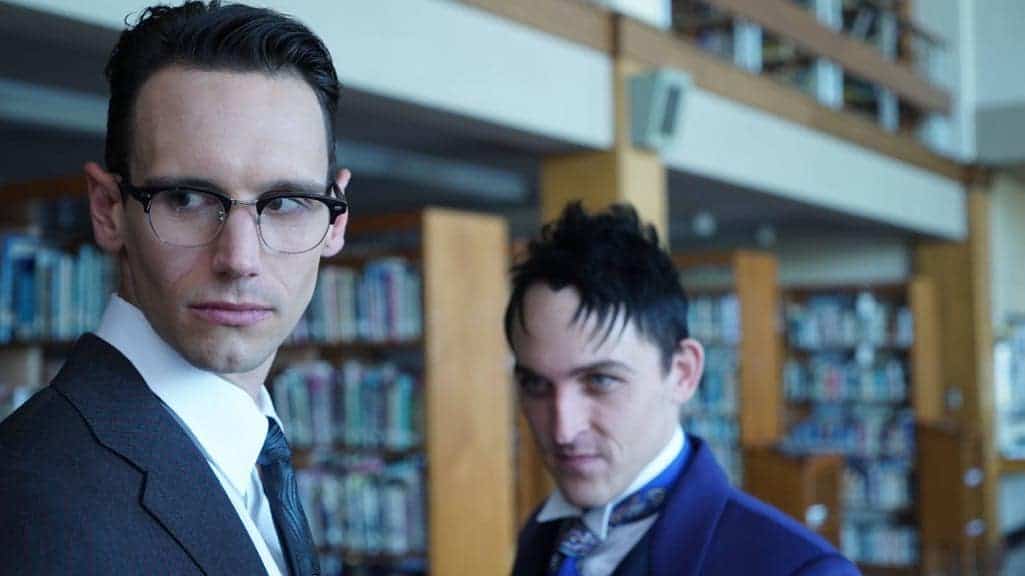 GOTHAM: R-L: Robin Lord Taylor and Cory Michael Smith in the “Mad City: Follow the White Rabbit” episode of GOTHAM airing Monday, Oct. 24 (8:00-9:01 PM ET/PT) on FOX. ©2016 Fox Broadcasting Co. Cr: Nicole Rivelli/FOX.