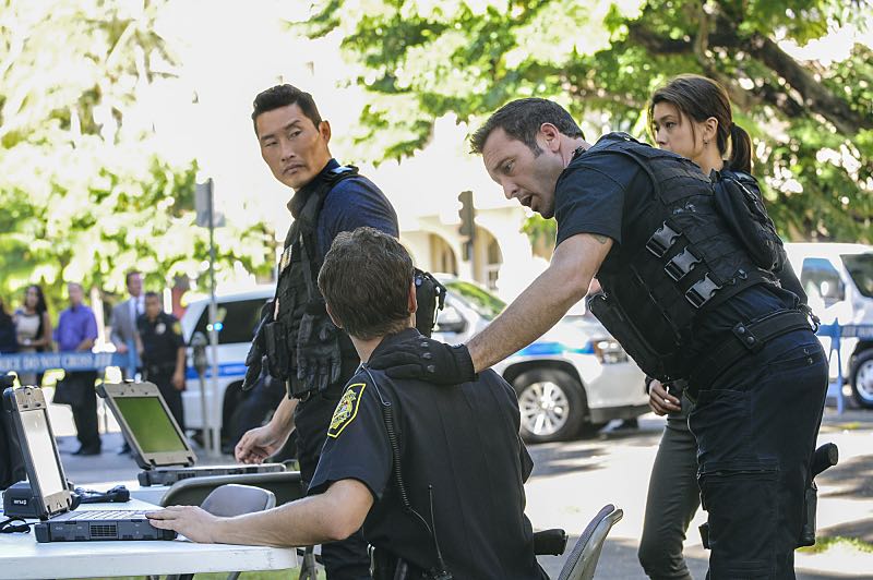 "Ke KÃ
« 'Ana" -- When a cache of guns is stolen from a gun range, Five-0 discovers the culprit is intent on making a dramatic and potentially deadly statement on gun violence. Also, Kono and Adam are finally reunited when he is released from prison, on HAWAII FIVE-0, Friday, Oct. 21 (9:00-10:00 PM, ET/PT), on the CBS Television Network. ("Ke KÃ
« 'Ana" is Hawaiian for "The Stand") Pictured left to right: Daniel Dae Kim as Chin Ho Kelly and Alex O'Loughlin as Steve McGarrett. Photo: Norman Shapiro/CBS é2016 CBS Broadcasting, Inc. All Rights Reserved