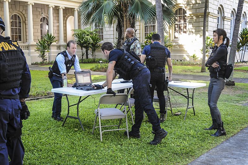 "Ke KÃ
« 'Ana" -- When a cache of guns is stolen from a gun range, Five-0 discovers the culprit is intent on making a dramatic and potentially deadly statement on gun violence. Also, Kono and Adam are finally reunited when he is released from prison, on HAWAII FIVE-0, Friday, Oct. 21 (9:00-10:00 PM, ET/PT), on the CBS Television Network. ("Ke KÃ
« 'Ana" is Hawaiian for "The Stand") Pictured left to right: Scott Caan as Danny "Danno" Williams, Alex O'Loughlin as Steve McGarrett, Chi McBride as Lou Grover, Daniel Dae Kim as Chin Ho Kelly and Grace Park as Kono Kalakaua. Photo: Norman Shapiro/CBS é2016 CBS Broadcasting, Inc. All Rights Reserved