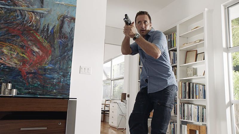 Alex O'Loughlin as Steve McGarrett "HÃ
« a'e ke ahi lanakila a Kamaile" -- Five-0 must find McGarrett and Alicia when they are kidnapped by the serial killer they've been hunting, on HAWAII FIVE-0, Friday, Oct. 14 (9:00-10:00 PM, ET/PT), on the CBS Television Network. Former professional football player Otis Wilson guest stars as himself. Pictured: Alex O'Loughlin as Steve McGarrett. Photo: CBS é2016 CBS Broadcasting, Inc. All Rights Reserved ("HÃ
« a'e ke ahi lanakila a Kamaile" is Hawaiian for "The Fire of Kamile Rises in Triumph")