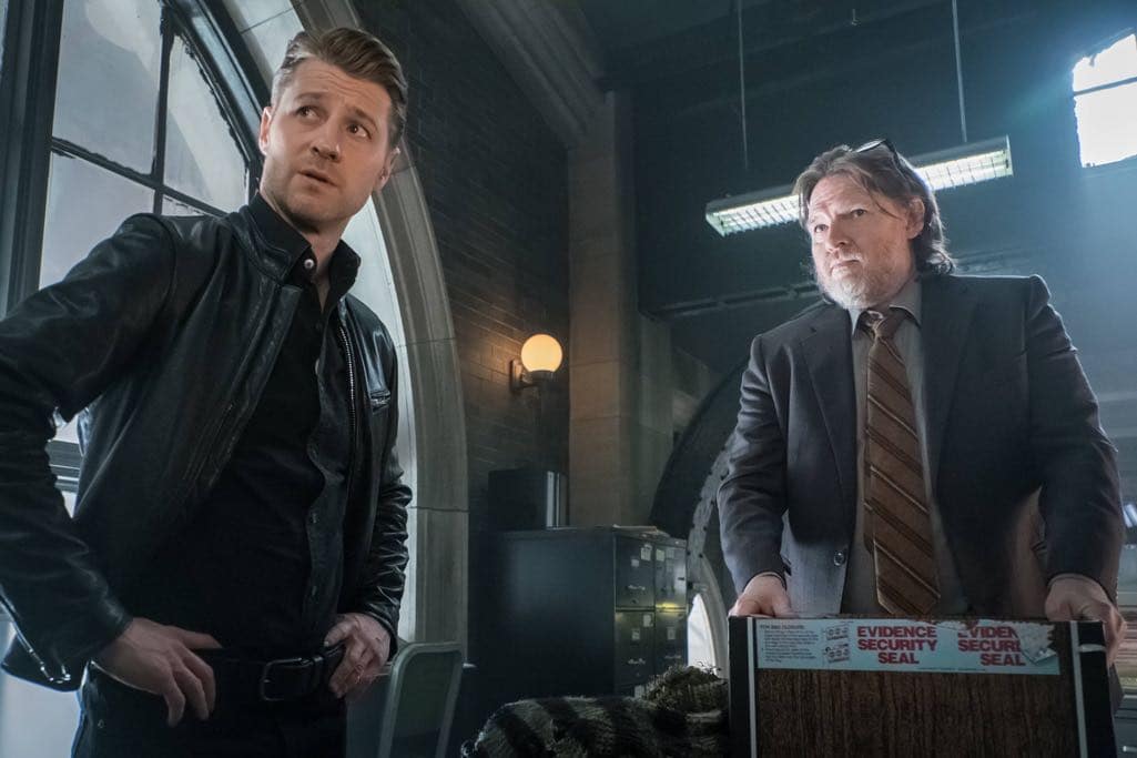 GOTHAM: L-R: Benjamin McKenzie and Donal Logue in the“Mad City: Anything For You” episode of GOTHAM airing Monday, Oct. 17 (8:00-9:01 PM ET/PT) on FOX. ©2016 Fox Broadcasting Co. Cr: Jeff Neumann/FOX.