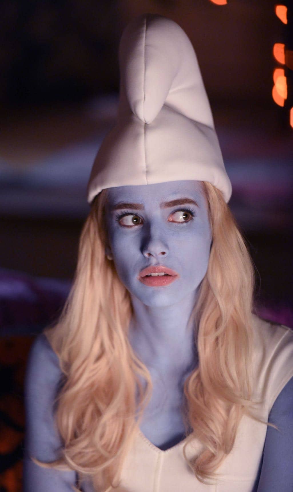 SCREAM QUEENS: Emma Roberts in the all-new “Halloween Blues” episode of SCREAM QUEENS airing Tuesday, Oct. 18 (9:01-10:00 PM ET/PT) on FOX. Cr: Michael Becker / FOX. © 2016 FOX Broadcasting Co.