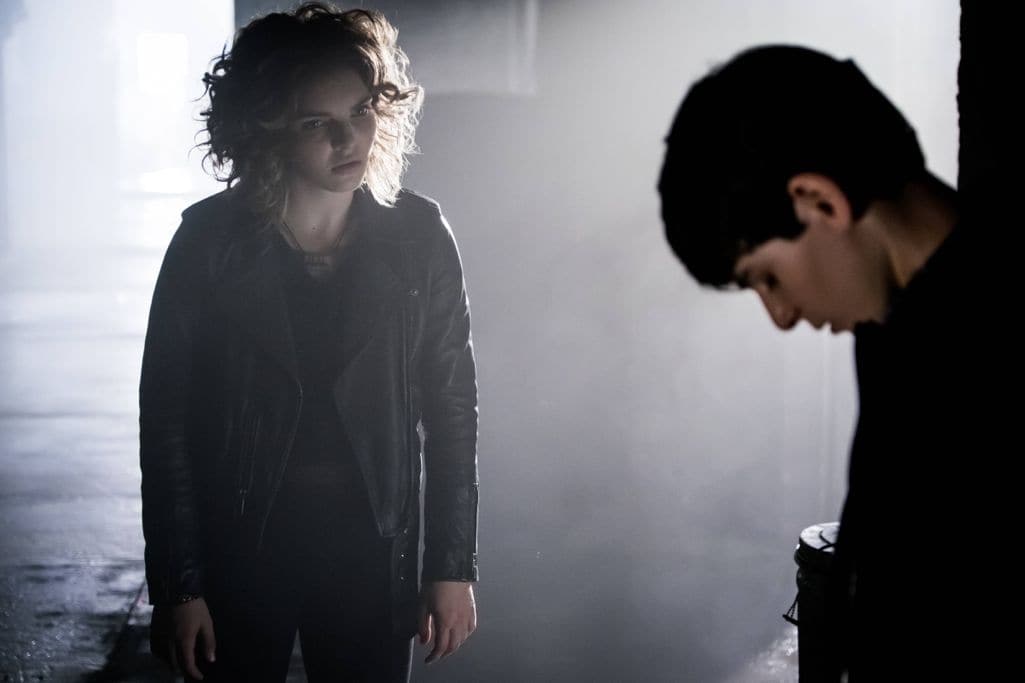 GOTHAM: L-R: Camren Bicondova and David Mazouz in the“Mad City: New Day Rising” episode of GOTHAM airing Monday, Oct. 10 (8:00-9:01 PM ET/PT) on FOX. ©2016 Fox Broadcasting Co. Cr: Jessica Miglio/FOX.