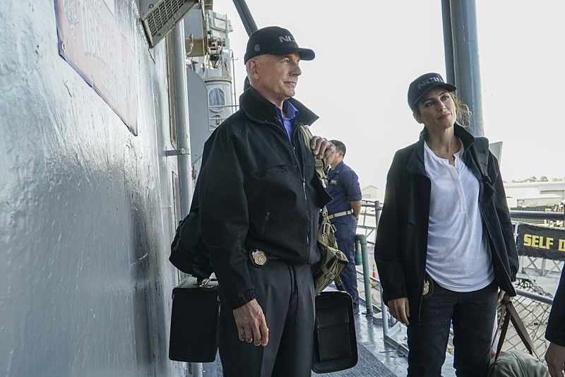 "Love Boat" -- After the body of a navy lieutenant is discovered aboard a destroyer during a tiger cruise, when civilian guests are allowed to spend the night on the ship, Gibbs, Quinn and Palmer travel out to sea to investigate. Also, McGee contemplates the perfect proposal for Delilah Fielding (Margo Harshman), on NCIS, Tuesday, Oct. 11 (8:00-9:00 PM, ET/PT), on the CBS Television Network. Pictured: Mark Harmon, Jennifer Esposito.. Photo: Bill Inoshita/CBS é2016 CBS Broadcasting, Inc. All Rights Reserved