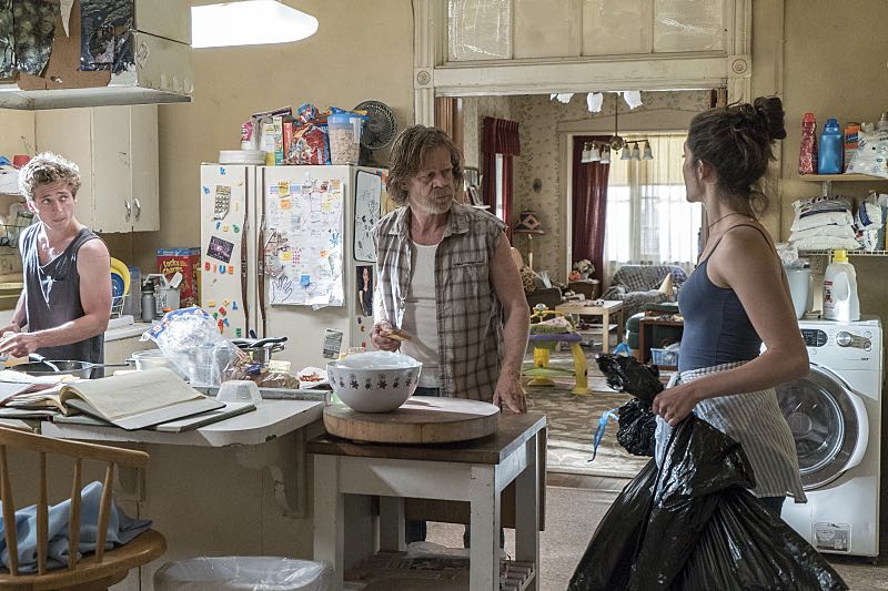 Jeremy Allen White as Lip Gallagher, William H. Macy as Frank Gallagher and Emmy Rossum as Fiona Gallagher in Shameless (Season 7, episode 2) - Photo: Cliff Lipson/SHOWTIME - Photo ID: shameless_702_1049