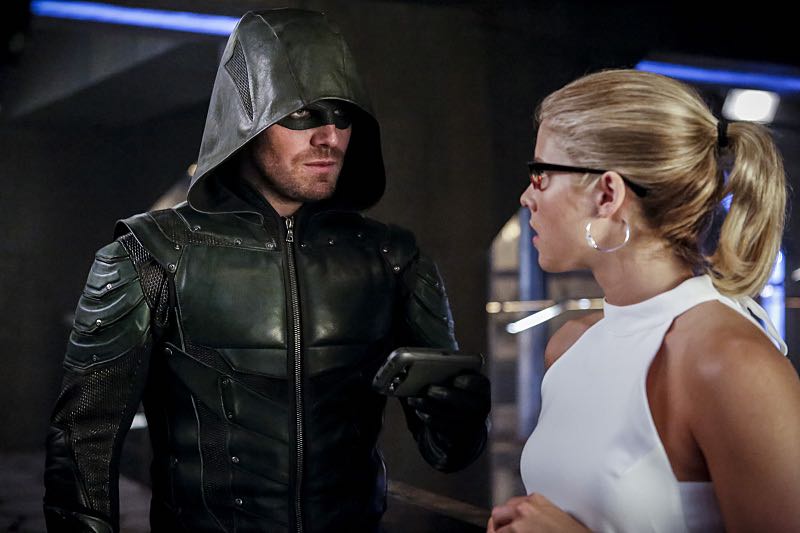Arrow -- "The Recruits" -- Image AR502a_0219b.jpg -- Pictured (L-R): Stephen Amell as Green Arrow and Emily Bett Rickards as Felicity Smoak -- Photo: Bettina Strauss/The CW -- é 2016 The CW Network, LLC. All Rights Reserved.