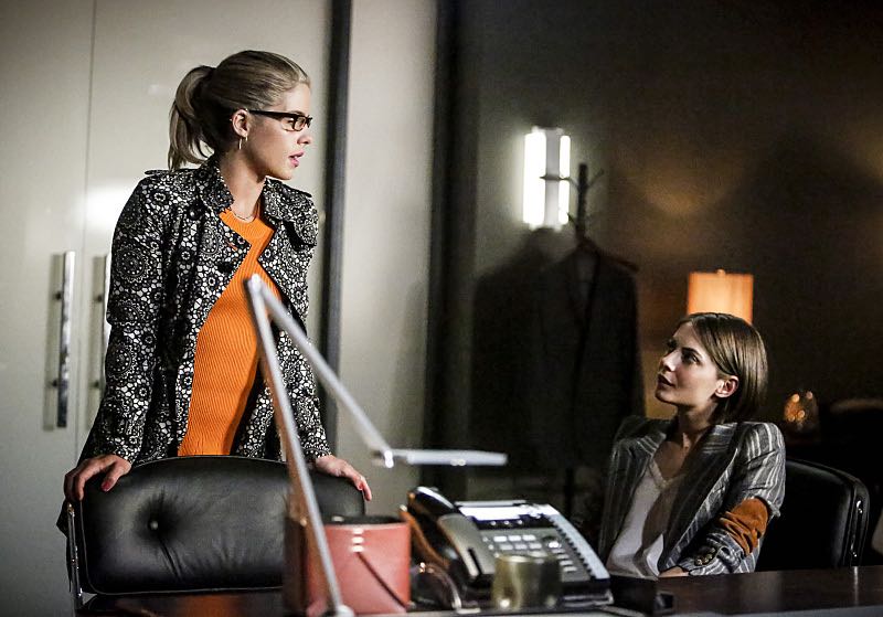 Arrow -- "The Recruits" -- Image AR502b_0121b.jpg -- Pictured (L-R): Emily Bett Rickards as Felicity Smoak and Willa Holland as Thea Queen -- Photo: Bettina Strauss/The CW -- é 2016 The CW Network, LLC. All Rights Reserved.