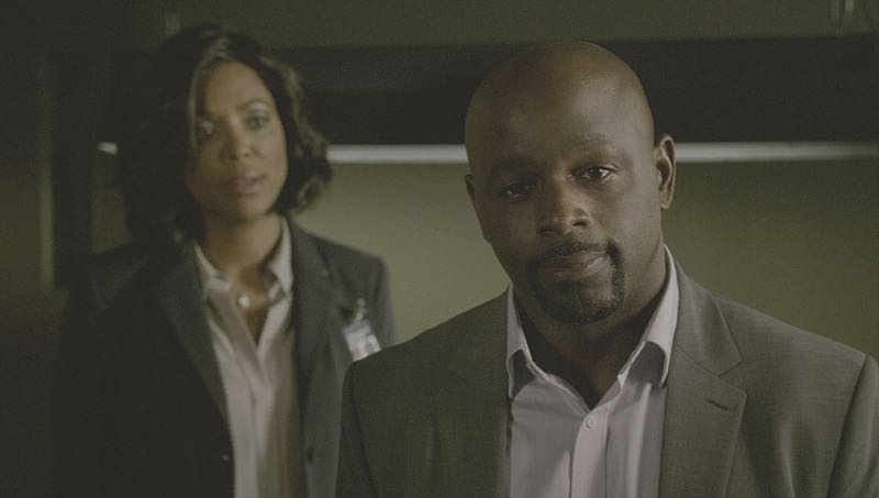 "Mirror Image" -- The BAU team opens an investigation when a man who fully believes he's Dr. Tara Lewis' (Aisha Tyler) brother arrives in town, knowing everything about her and her family, and she is unable to make contact with her real sibling, on CRIMINAL MINDS, Wednesday, Nov. 30 (9:00-10:00 PM, ET/PT), on the CBS Television Network. Series star Joe Mantegna directed the episode. Pictured: Aisha Tyler (Dr. Tara Lewis), Alimi Ballard (Desmond Holt) Photo: CBS é2016 CBS Broadcasting, Inc. All Rights Reserved
