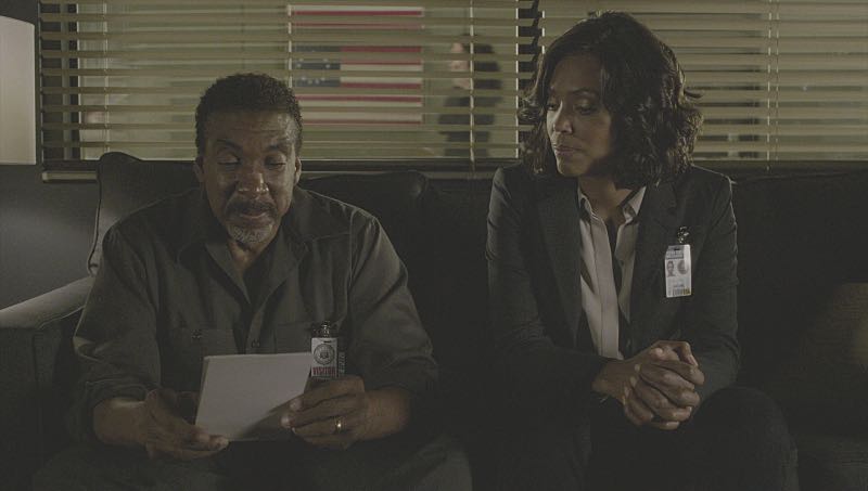 "Mirror Image" -- The BAU team opens an investigation when a man who fully believes he's Dr. Tara Lewis' (Aisha Tyler) brother arrives in town, knowing everything about her and her family, and she is unable to make contact with her real sibling, on CRIMINAL MINDS, Wednesday, Nov. 30 (9:00-10:00 PM, ET/PT), on the CBS Television Network. Series star Joe Mantegna directed the episode. Pictured: Stan Shaw (Albert Lewis), Aisha Tyler (Dr. Tara Lewis) Photo: CBS é2016 CBS Broadcasting, Inc. All Rights Reserved