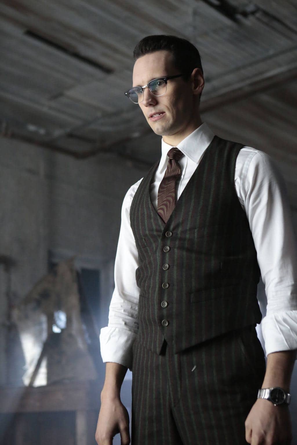GOTHAM: Cory Michael Smith in the “Mad City: Time Bomb” episode of GOTHAM airing Monday, Nov. 21 (8:00-9:01 PM ET/PT) on FOX. Cr: FOX. GOTHAM: Cory Michael Smith in the “Mad City: Time Bomb” episode of GOTHAM airing Monday, Nov. 21 (8:00-9:01 PM ET/PT) on FOX. Cr: FOX.