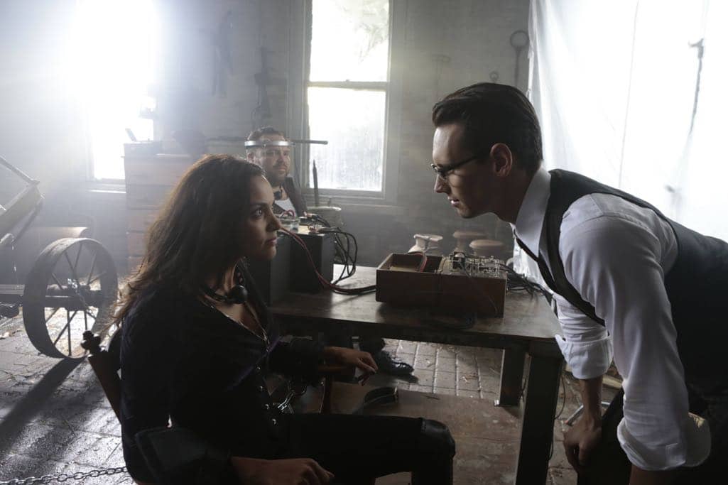 GOTHAM: L-R: Jessica Lucas, Drew Powell and Cory Michael Smith in the “Mad City: Time Bomb” episode of GOTHAM airing Monday, Nov. 21 (8:00-9:01 PM ET/PT) on FOX. Cr: FOX. GOTHAM: L-R: Jessica Lucas, Drew Powell and Cory Michael Smith in the “Mad City: Time Bomb” episode of GOTHAM airing Monday, Nov. 21 (8:00-9:01 PM ET/PT) on FOX. Cr: FOX.