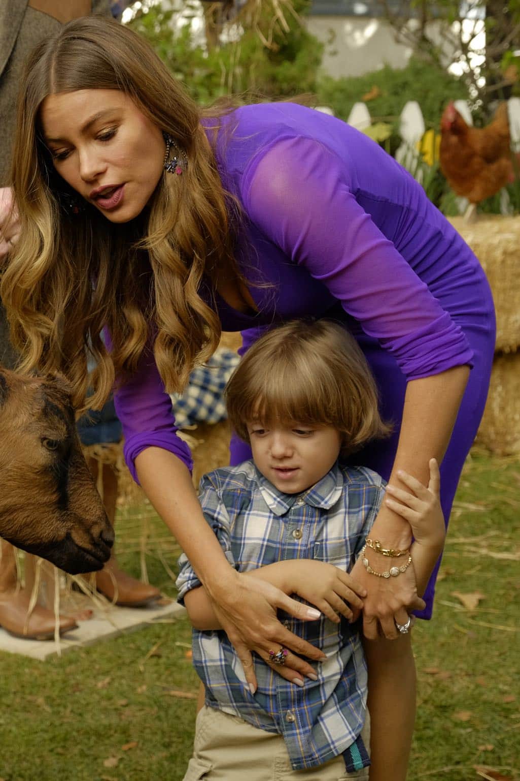 MODERN FAMILY - "Thanksgiving Jamboree" - It's going to be a Thanksgiving jamboree at the Pritchett-Tucker home this year, and Cameron has spared no expense. While Phil tries to get used to Rainer Shine (Nathan Fillion) dating his daughter, Hayley has to break it to her dad that she would rather spend the rest of her holiday with her new boyfriend than staying for the traditional family football game. Meanwhile, Jay has to figure out a way to keep his blood pressure down on one of the most stressful days of the year, as Gloria tries to show Joe that animals are our friends. Finally, Alex and Dwight get to know each other a little better than her Uncle Cam would like, while Mitchell has to stop clowning around and tell Cam the truth, on ABC's "Modern Family," airing on WEDNESDAY, NOVEMBER 16 (9:00-9:31 p.m. EDT). (ABC/Tony Rivetti) SOFIA VERGARA, JEREMY MAGUIRE