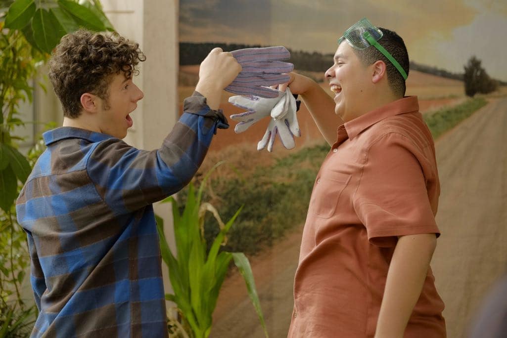MODERN FAMILY - "Thanksgiving Jamboree" - It's going to be a Thanksgiving jamboree at the Pritchett-Tucker home this year, and Cameron has spared no expense. While Phil tries to get used to Rainer Shine (Nathan Fillion) dating his daughter, Hayley has to break it to her dad that she would rather spend the rest of her holiday with her new boyfriend than staying for the traditional family football game. Meanwhile, Jay has to figure out a way to keep his blood pressure down on one of the most stressful days of the year, as Gloria tries to show Joe that animals are our friends. Finally, Alex and Dwight get to know each other a little better than her Uncle Cam would like, while Mitchell has to stop clowning around and tell Cam the truth, on ABC's "Modern Family," airing on WEDNESDAY, NOVEMBER 16 (9:00-9:31 p.m. EDT). (ABC/Tony Rivetti) NOLAN GOULD, RICO RODRIGUEZ