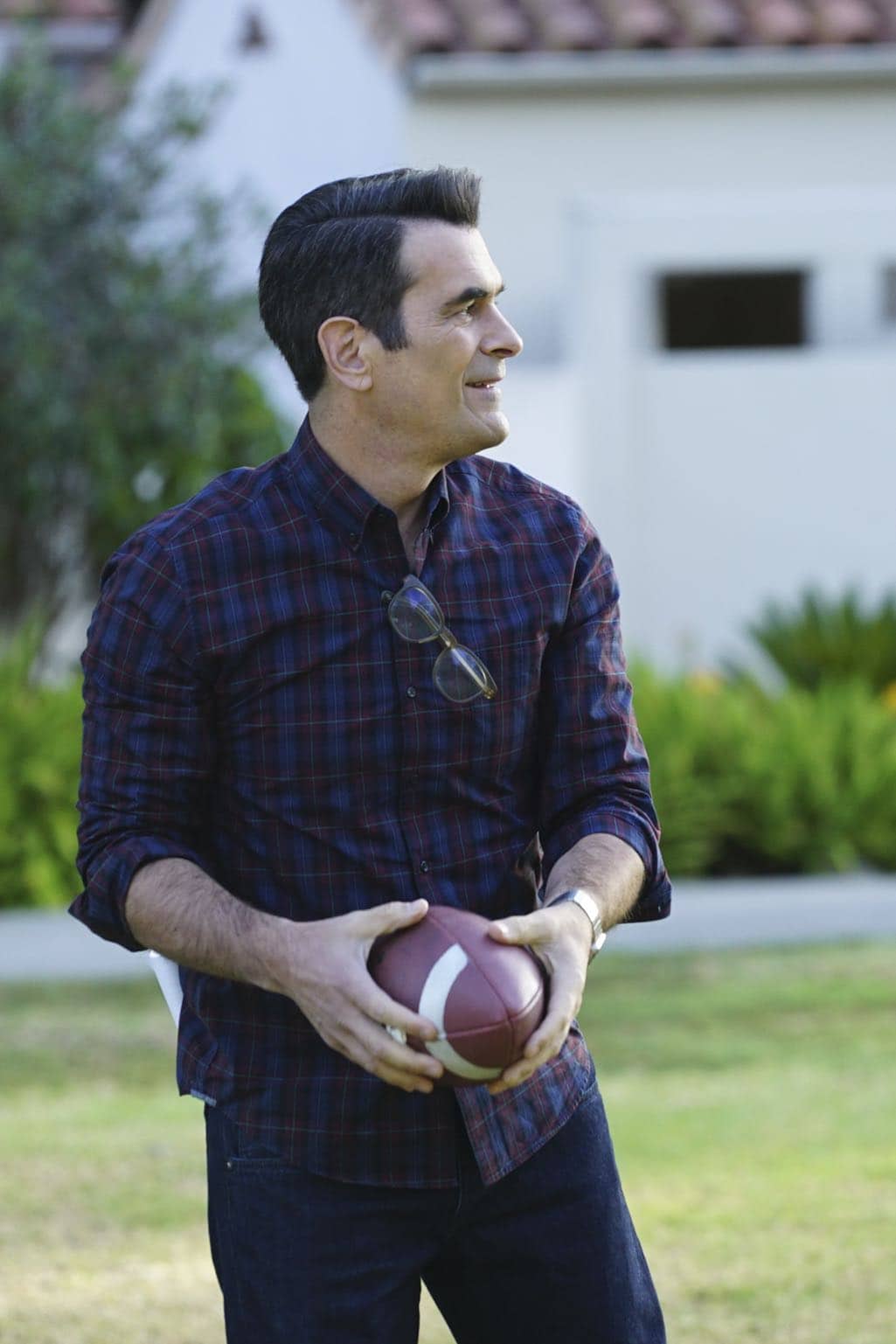 MODERN FAMILY - "Thanksgiving Jamboree" - It's going to be a Thanksgiving jamboree at the Pritchett-Tucker home this year, and Cameron has spared no expense. While Phil tries to get used to Rainer Shine (Nathan Fillion) dating his daughter, Hayley has to break it to her dad that she would rather spend the rest of her holiday with her new boyfriend than staying for the traditional family football game. Meanwhile, Jay has to figure out a way to keep his blood pressure down on one of the most stressful days of the year, as Gloria tries to show Joe that animals are our friends. Finally, Alex and Dwight get to know each other a little better than her Uncle Cam would like, while Mitchell has to stop clowning around and tell Cam the truth, on ABC's "Modern Family," airing on WEDNESDAY, NOVEMBER 16 (9:00-9:31 p.m. EDT). (ABC/Richard Cartwright) TY BURRELL