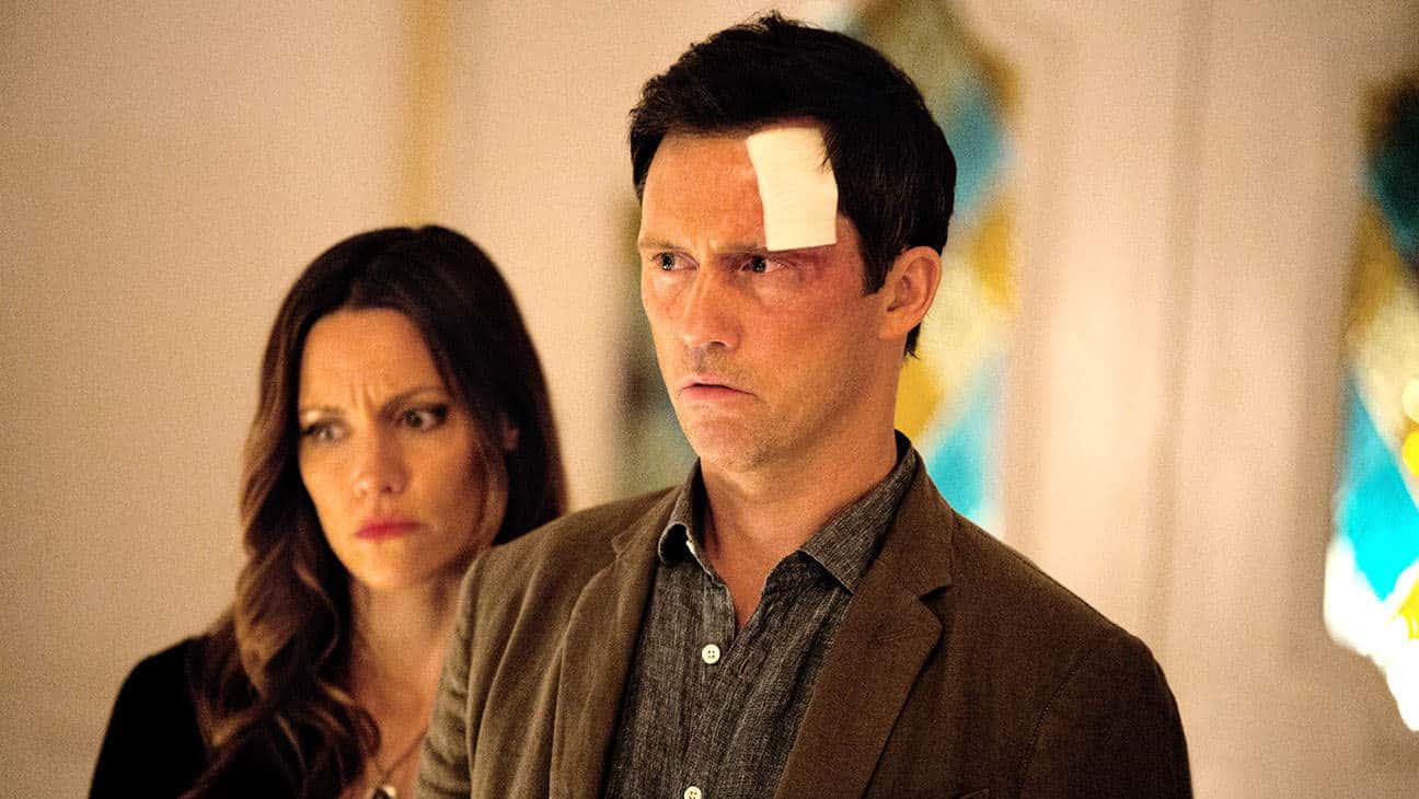 KaDee Strickland as Linda Haverford, Jeffrey Donovan as Charlie Haverford - Shut Eye_Season 1, Episode 1, Photo credit: David Bukach/Hulu/Courtesy of Sony Pictures Television