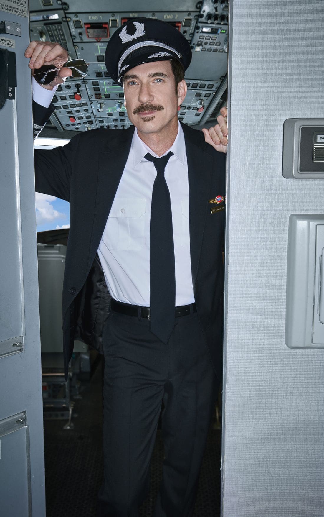 LA TO VEGAS: Dylan McDermott in LA TO VEGAS premiering midseason on FOX. ©2017 Fox Broadcasting Co. Cr: Joseph Viles/Fox LA TO VEGAS: Dylan McDermott in LA TO VEGAS premiering midseason on FOX. ©2017 Fox Broadcasting Co. Cr: Joseph Viles/Fox