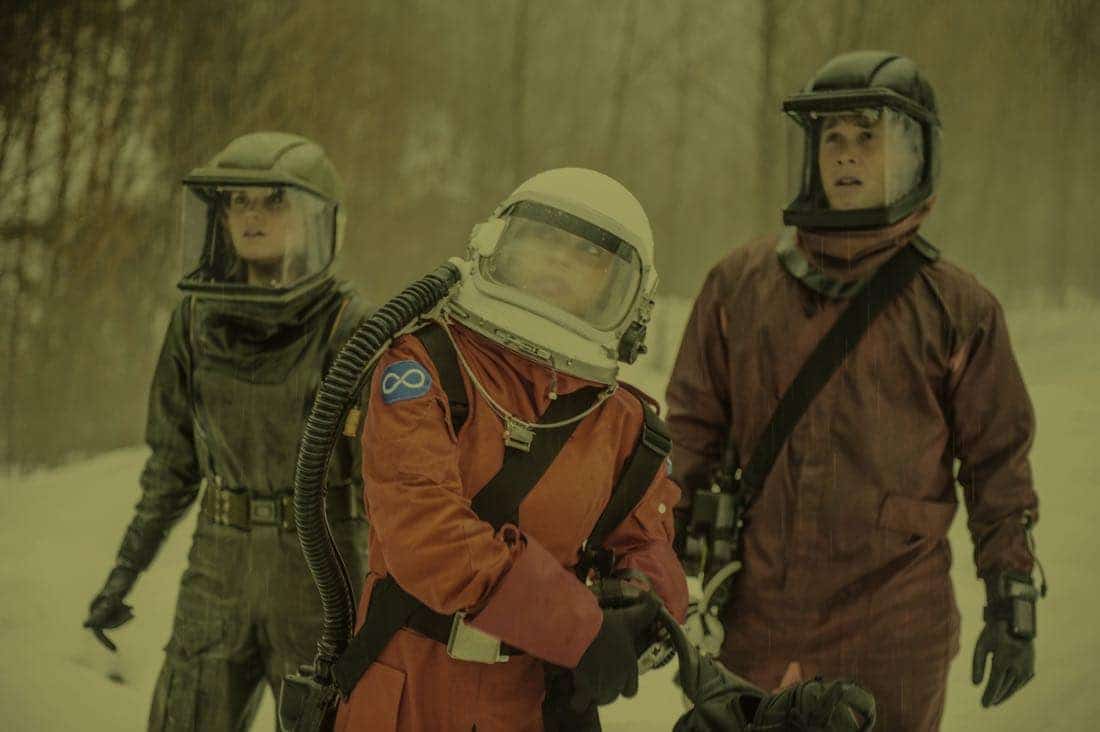The 100 -- "Praimfaya" -- Image HU413b_0009 -- Pictured (L-R): Eliza Taylor as Clarke, Lindsey Morgan as Raven, and Bob Morley as Bellamy -- Credit: Diyah Pera/The CW -- é 2017 The CW Network, LLC. All Rights Reserved The 100 -- "Praimfaya" -- Image HU413b_0009 -- Pictured (L-R): Eliza Taylor as Clarke, Lindsey Morgan as Raven, and Bob Morley as Bellamy -- Credit: Diyah Pera/The CW -- é 2017 The CW Network, LLC. All Rights Reserved