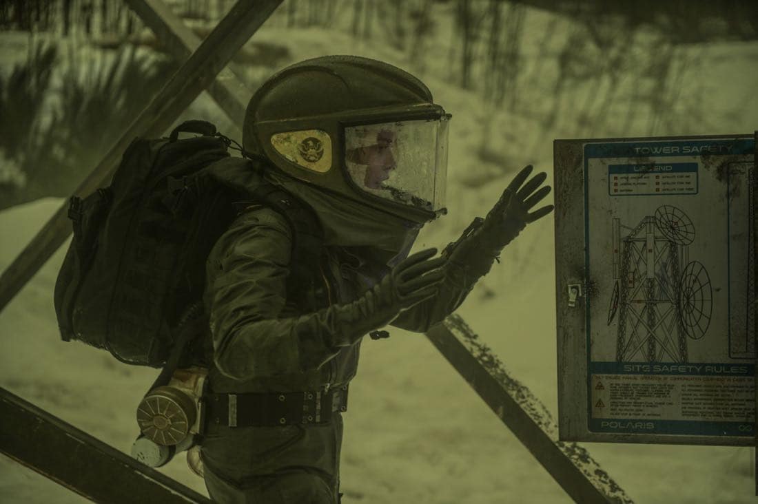 The 100 -- "Praimfaya" -- Image HU413b_0214 -- Pictured: Eliza Taylor as Clarke -- Credit: Diyah Pera/The CW -- é 2017 The CW Network, LLC. All Rights Reserved The 100 -- "Praimfaya" -- Image HU413b_0214 -- Pictured: Eliza Taylor as Clarke -- Credit: Diyah Pera/The CW -- é 2017 The CW Network, LLC. All Rights Reserved