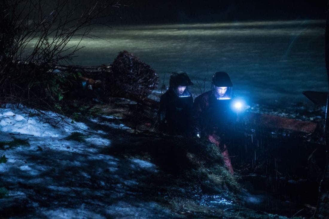 The 100 -- "Praimfaya" -- Image HU413b_0265 -- Pictured (L-R): Chris Larkin as Monty and Richard Harmon as Murphy -- Credit: Diyah Pera/The CW -- é 2017 The CW Network, LLC. All Rights Reserved The 100 -- "Praimfaya" -- Image HU413b_0265 -- Pictured (L-R): Chris Larkin as Monty and Richard Harmon as Murphy -- Credit: Diyah Pera/The CW -- é 2017 The CW Network, LLC. All Rights Reserved