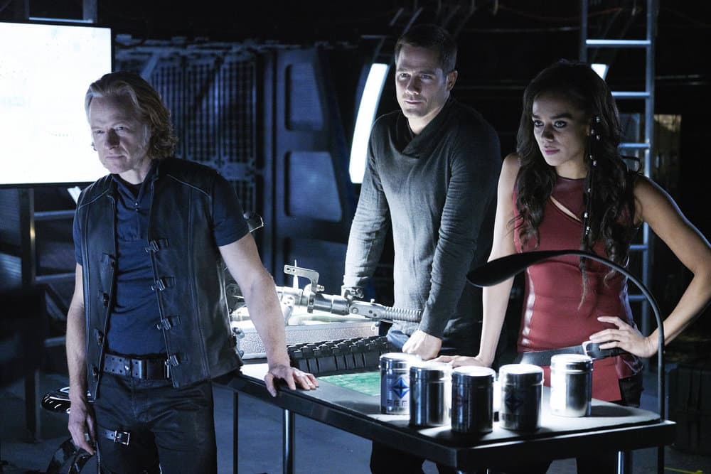 KILLJOYS -- "A Skinner, Darkley" Episode 302 -- Pictured: (l-r) Patrick Garrow as Turin, Luke Macfarlane as D'Avin, Hannah John-Kamen as Dutch KILLJOYS -- "A Skinner, Darkley" Episode 302 -- Pictured: (l-r) Patrick Garrow as Turin, Luke Macfarlane as D'Avin, Hannah John-Kamen as Dutch