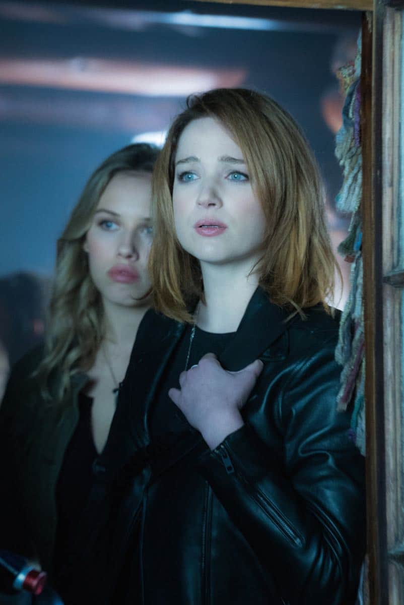 Zoo "Ten Years Gone" Pictured (l-r) Gracie Dzienny as Clementine and Kristen Connolly as Jamie Campbell Zoo "Ten Years Gone" Pictured (l-r) Gracie Dzienny as Clementine and Kristen Connolly as Jamie Campbell