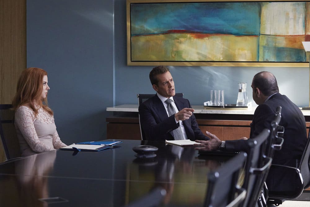 SUITS -- "The Statue" Episode 702 -- Pictured: (l-r) Sarah Rafferty as Donna Paulsen, Gabriel Macht as Harvey Specter, Rick Hoffman as Louis Litt SUITS -- "The Statue" Episode 702 -- Pictured: (l-r) Sarah Rafferty as Donna Paulsen, Gabriel Macht as Harvey Specter, Rick Hoffman as Louis Litt