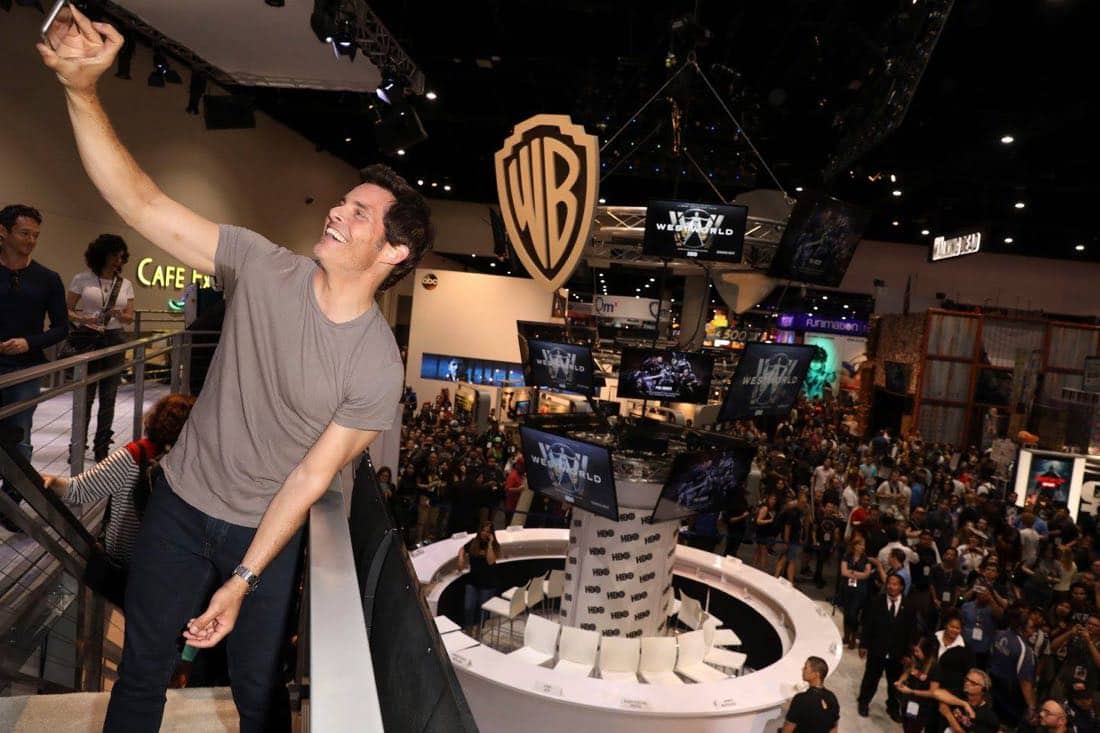WESTWORLD star James Marsden snaps a selfie with Comic-Con 2017 fans at the Warner Bros. booth on Saturday, July 22. #WBSDCC (© 2017 WBEI. All Rights Reserved) WESTWORLD star James Marsden snaps a selfie with Comic-Con 2017 fans at the Warner Bros. booth on Saturday, July 22. #WBSDCC (© 2017 WBEI. All Rights Reserved)