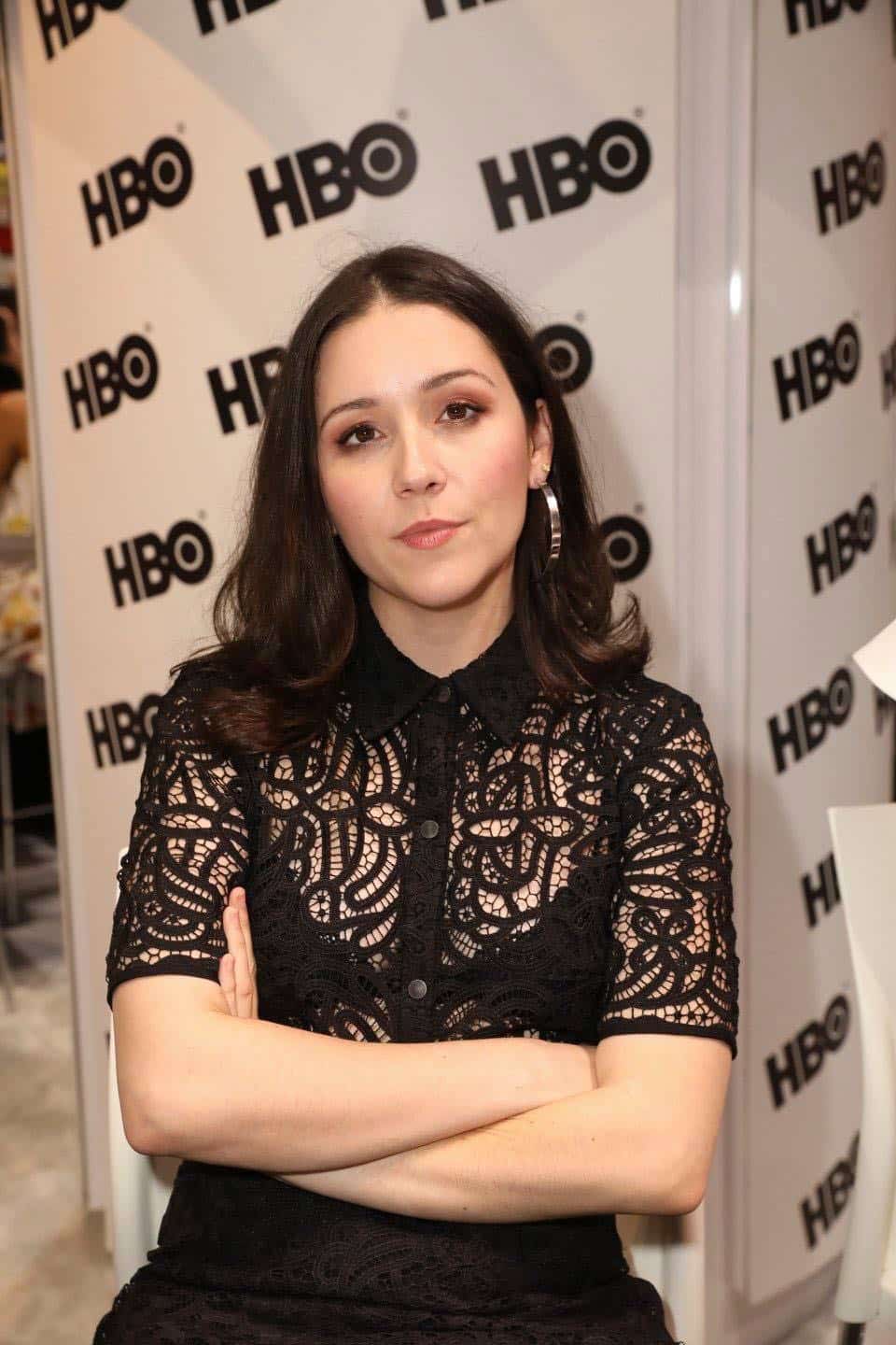 WESTWORLD star Shannon Woodward strikes a pose at the Warner Bros. booth at Comic-Con 2017 on Saturday, July 22. #WBSDCC (© 2017 WBEI. All Rights Reserved) WESTWORLD star Shannon Woodward strikes a pose at the Warner Bros. booth at Comic-Con 2017 on Saturday, July 22. #WBSDCC (© 2017 WBEI. All Rights Reserved)