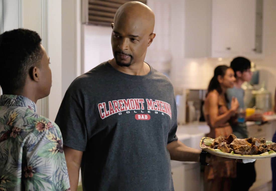 LETHAL WEAPON: Pictured L-R: Dante Brown and Damon Wayans in the "El Gringo Loco" season two premiere episode of LETHAL WEAPON airing Tuesday, Sept. 26 (8:00-9:00 PM ET/PT) on FOX. ©2017 Fox Broadcasting Co. CR: Darren Michaels/FOX