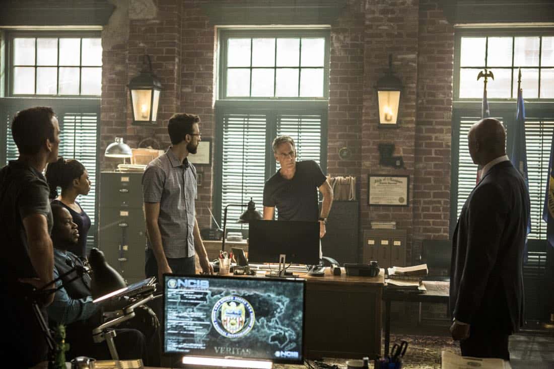 "The Asset" -- Pride and his team join forces with FBI Director Isler (Derek Webster) after a Russian operative who's in the states to provide intel on sleeper agents, disappears after his Navy escort is murdered. Also, Tammy partners with former sleeper agent Eva Azarova (Cassidy Freeman) to locate the missing operative who Eva has known since childhood, on NCIS: NEW ORLEANS, Tuesday, Oct. 3 (10:00-11:00 PM, ET/PT) on the CBS Television Network. Pictured L-R: Lucas Black as Special Agent Christopher LaSalle, Shalita Grant as Sonja Percy, Rob Kerkovich as Forensic Scientist Sebastian Lund, Scott Bakula as Special Agent Dwayne Pride, and Derek Webster as FBI Assistant Director Isler Photo: Skip Bolen/CBS é2017 CBS Broadcasting, Inc. All Rights Reserved