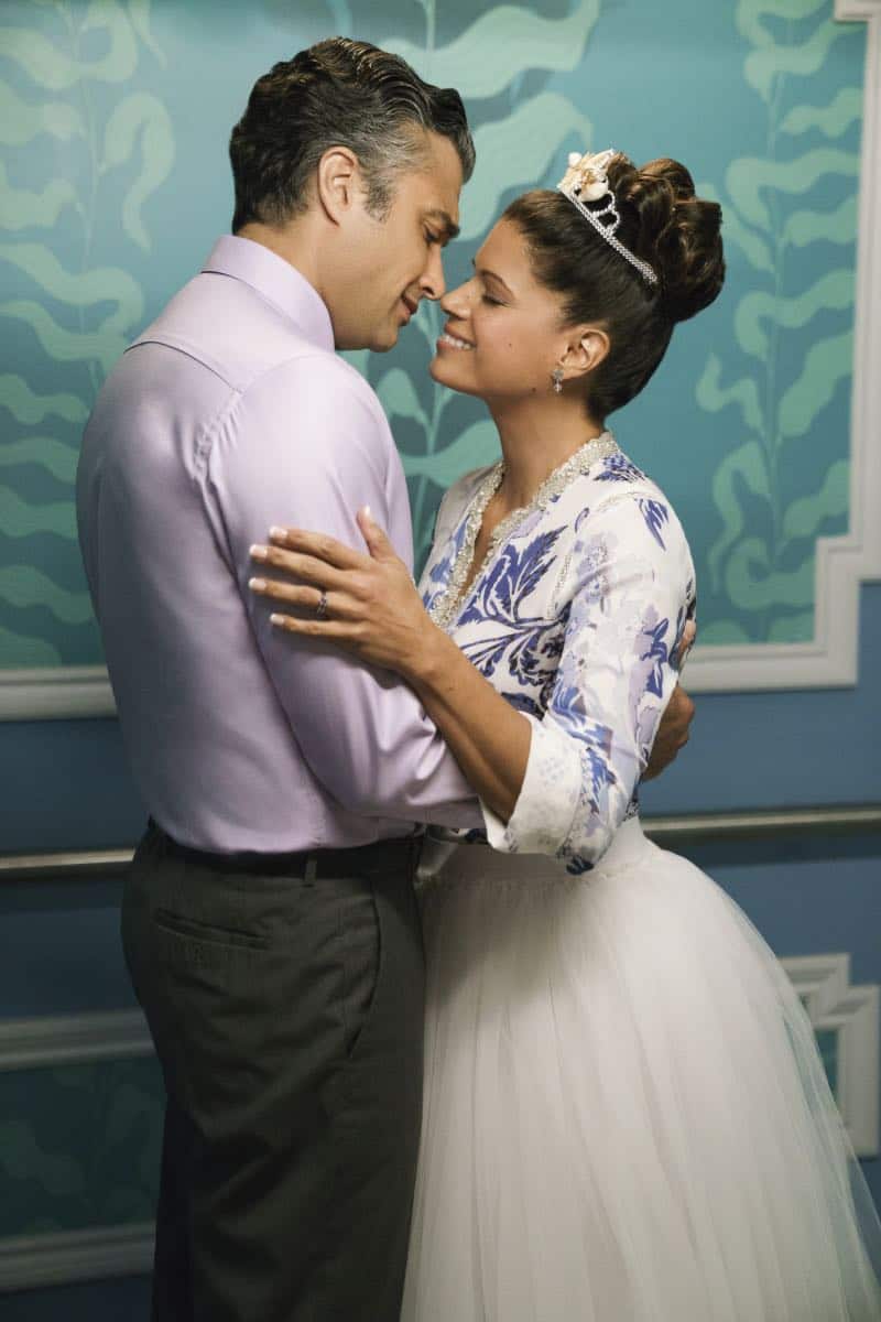 Jane The Virgin -- "Chapter Sixty-Five" -- Image Number: JAV401a_0111.jpg -- Pictured (L-R): Jaime Camil as Rogelio and Andrea Navedo as Xo -- Photo: Michael Desmond/The CW -- é 2017 The CW Network, LLC. All Rights Reserved.
