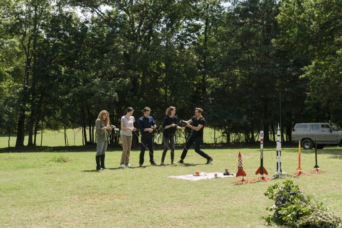 Anna Chlumsky as Katie Herman, Susanna Skaggs as Haley Clark, Scoot McNairy as Gordon Clark, Mackenzie Davis as Cameron Howe, Lee Pace as Joe MacMillan - Halt and Catch Fire _ Season 4, Episode 6 - Photo Credit: Tina Rowden/AMC Anna Chlumsky as Katie Herman, Susanna Skaggs as Haley Clark, Scoot McNairy as Gordon Clark, Mackenzie Davis as Cameron Howe, Lee Pace as Joe MacMillan - Halt and Catch Fire _ Season 4, Episode 6 - Photo Credit: Tina Rowden/AMC