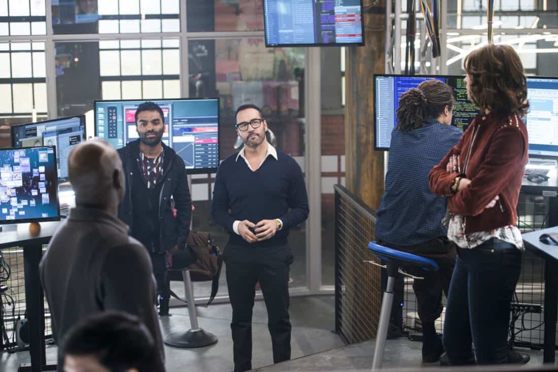 "Pilot" - Jake Matthews as Tariq Bakari and Jeremy Piven as Jeffrey Tanner, on the new CBS drama series WISDOM OF THE CROWD, premiering on CBS, Sunday, October 1 (8:30-9:30 PM, ET/PT). Photo: Diyah Pera/CBS é2017 CBS Broadcasting, Inc. All Rights Reserved.