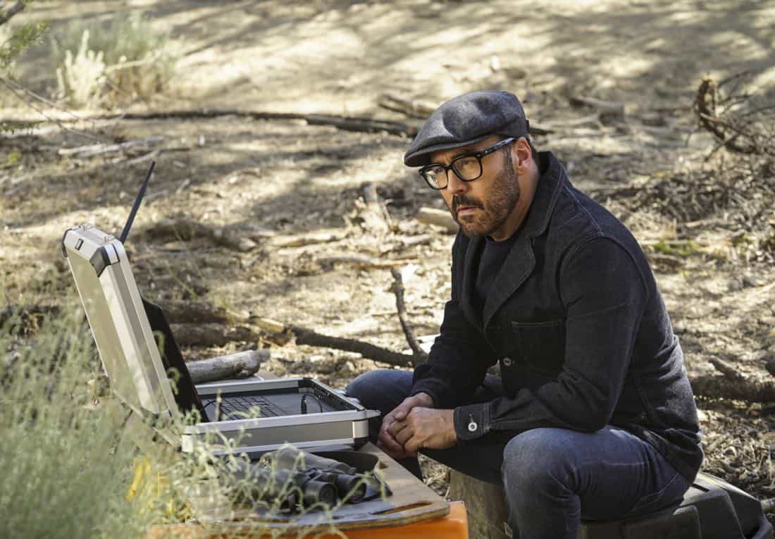 "In The Wild" -- Pictured: Jeremy Piven as Jeffrey Tanner. A user of Sophe, the cutting-edge crowdsourcing platform, uploads new footage of Jeffrey Tanner's daughter, Mia, being strong-armed by an unknown man five months prior to her murder. Also, Tanner enlists Sophe to help with Cavanaugh's case of a missing teenager, on WISDOM OF THE CROWD, Sunday, Oct. 8 (8:00-9:00 PM, ET/PT), on the CBS Television Network. Photo: Monty Brinton/CBS é2017 CBS Broadcasting, Inc. All Rights Reserved. "In The Wild" -- Pictured: Jeremy Piven as Jeffrey Tanner. A user of Sophe, the cutting-edge crowdsourcing platform, uploads new footage of Jeffrey Tanner's daughter, Mia, being strong-armed by an unknown man five months prior to her murder. Also, Tanner enlists Sophe to help with Cavanaugh's case of a missing teenager, on WISDOM OF THE CROWD, Sunday, Oct. 8 (8:00-9:00 PM, ET/PT), on the CBS Television Network. Photo: Monty Brinton/CBS é2017 CBS Broadcasting, Inc. All Rights Reserved.