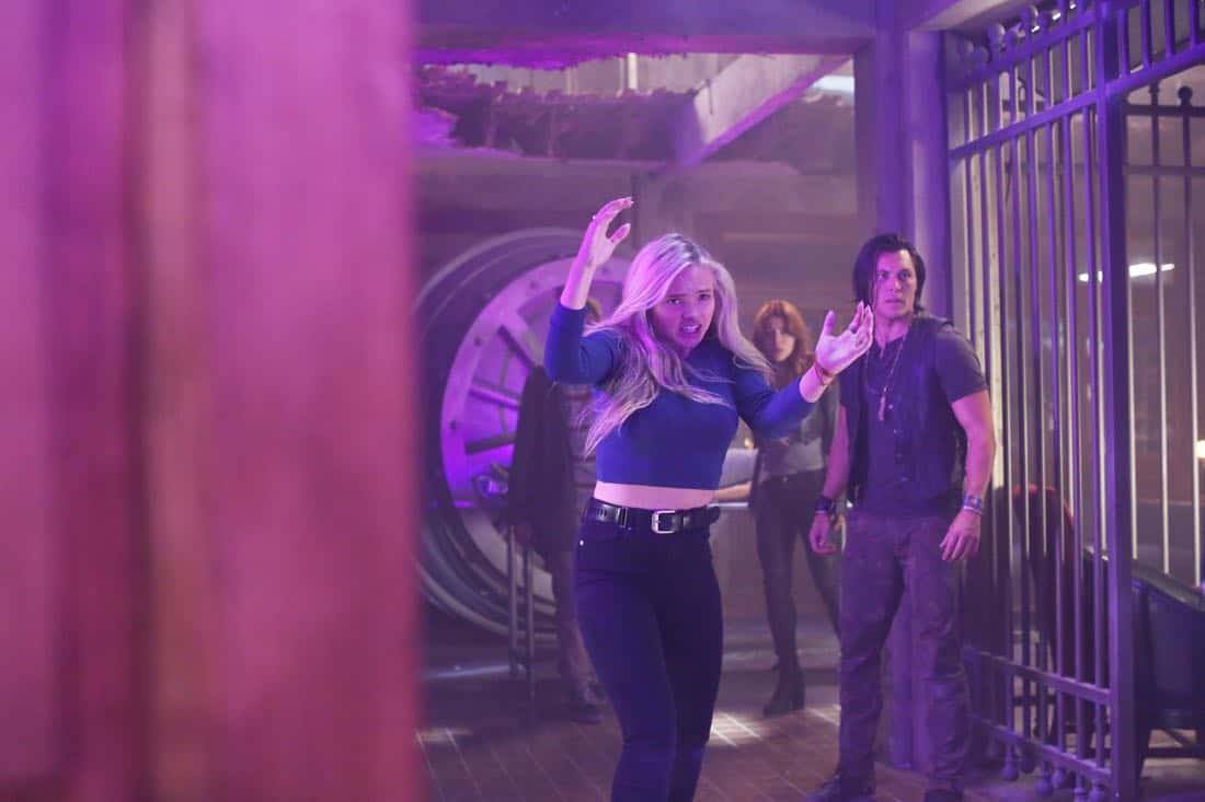 THE GIFTED: L-R: Natalie Alyn Lind, guest star Elaine Satine, and Blair Redford in the "A New World" episode of THE GIFTED airing Monday, Oct. 9 (9:00-10:00 PM ET/PT) on FOX. ©2017 Fox Broadcasting Co. Cr: Eliza Morse/FOX