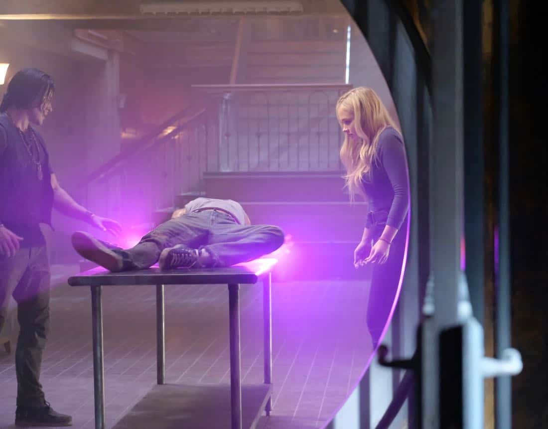 THE GIFTED: L-R: Blair Redford, Jamie Chung and Natalie Alyn Lind in the "A New World" episode of THE GIFTED airing Monday, Oct. 9 (9:00-10:00 PM ET/PT) on FOX. ©2017 Fox Broadcasting Co. Cr: Eliza Morse/FOX