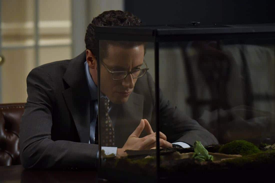 DESIGNATED SURVIVOR- “Outbreak” – President Kirkman is faced with a viral pandemic that threatens to kill countless Americans while FBI Agent Hannah Wells and M16 Agent Damian Rennett discover evidence that could change the lives of members of the first family forever, on “Designated Survivor,” airing WEDNESDAY, OCTOBER 11 (10:00-11:00 p.m. EDT). (ABC/Ben Mark Holzberg) PAULO COSTANZO