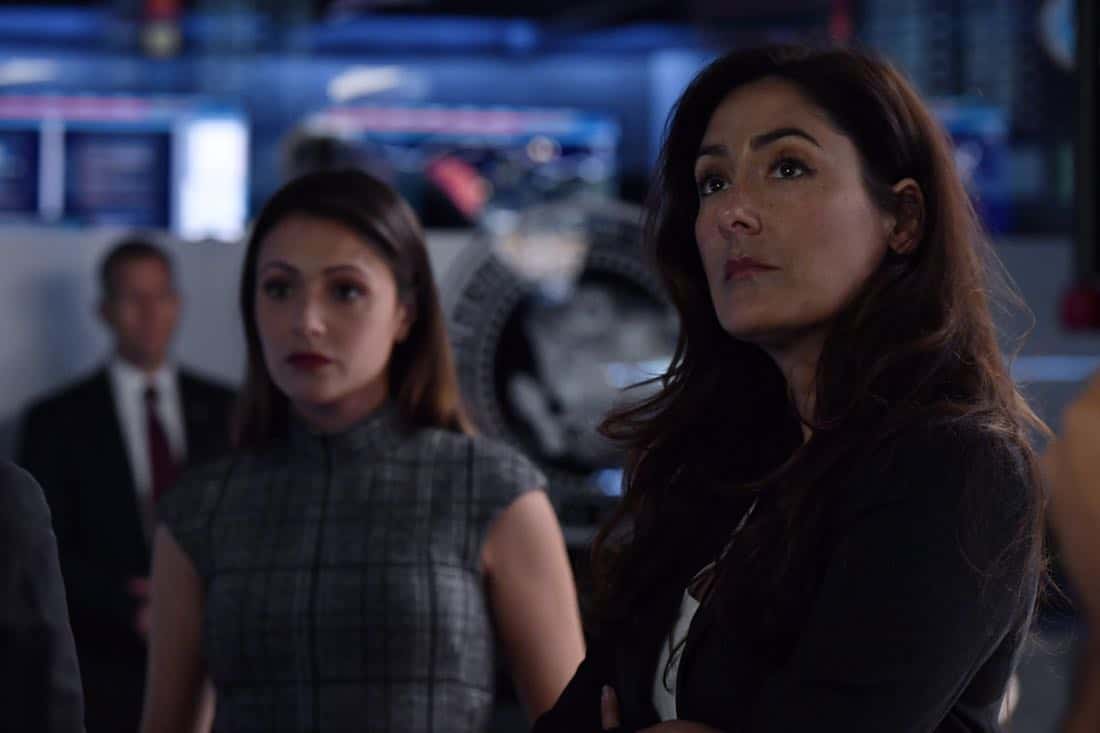 DESIGNATED SURVIVOR- “Outbreak” – President Kirkman is faced with a viral pandemic that threatens to kill countless Americans while FBI Agent Hannah Wells and M16 Agent Damian Rennett discover evidence that could change the lives of members of the first family forever, on “Designated Survivor,” airing WEDNESDAY, OCTOBER 11 (10:00-11:00 p.m. EDT). (ABC/Ben Mark Holzberg) ITALIA RICCI, ALICIA COPPOLA