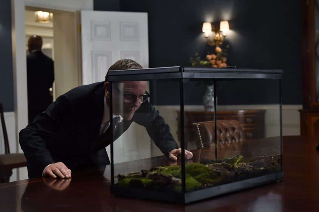 DESIGNATED SURVIVOR- “Outbreak” – President Kirkman is faced with a viral pandemic that threatens to kill countless Americans while FBI Agent Hannah Wells and M16 Agent Damian Rennett discover evidence that could change the lives of members of the first family forever, on “Designated Survivor,” airing WEDNESDAY, OCTOBER 11 (10:00-11:00 p.m. EDT). (ABC/Ben Mark Holzberg) KIEFER SUTHERLAND