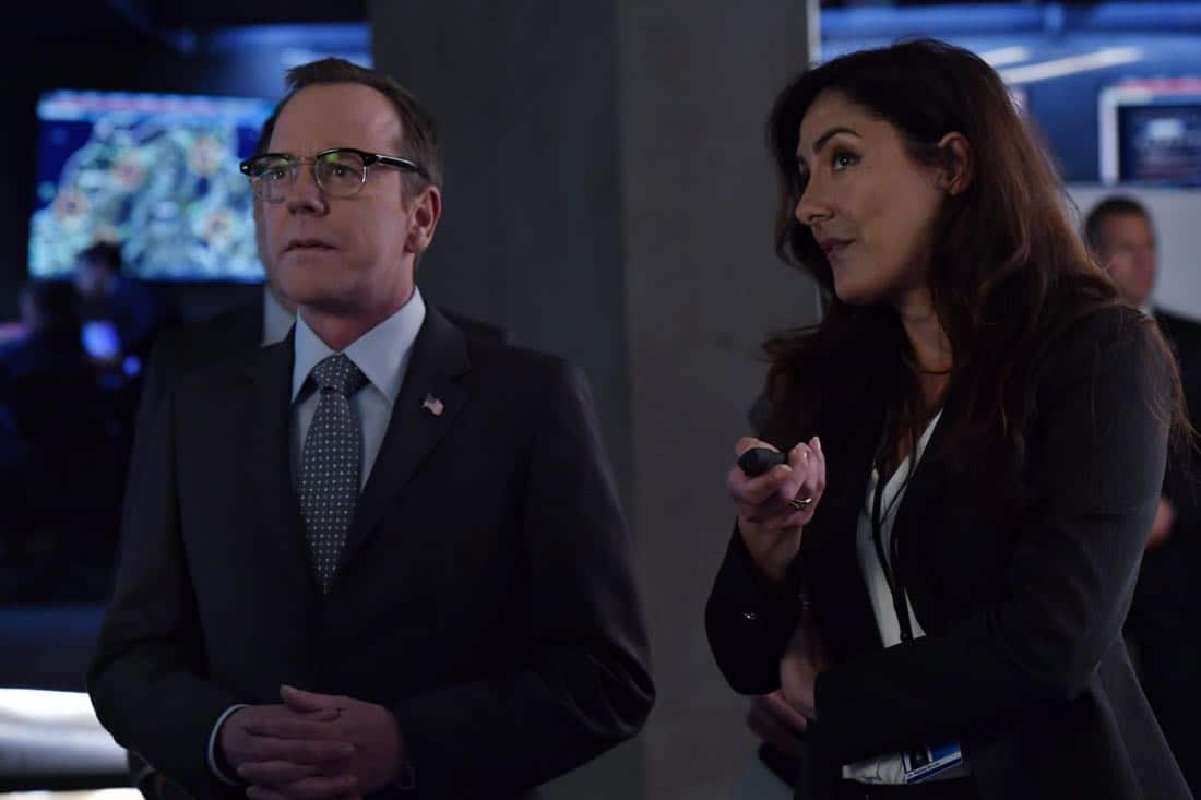 DESIGNATED SURVIVOR- “Outbreak” – President Kirkman is faced with a viral pandemic that threatens to kill countless Americans while FBI Agent Hannah Wells and M16 Agent Damian Rennett discover evidence that could change the lives of members of the first family forever, on “Designated Survivor,” airing WEDNESDAY, OCTOBER 11 (10:00-11:00 p.m. EDT). (ABC/Ben Mark Holzberg) KIEFER SUTHERLAND, ALICIA COPPOLA