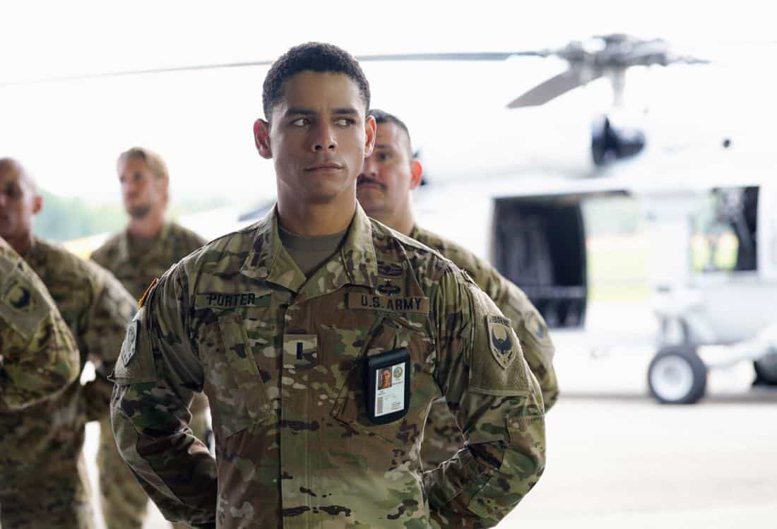 Valor -- "Esprit de Corps" -- Image Number: VAL102a_0333.jpg -- Pictured: Charlie Barnett as Ian -- Photo: Quantrell Colbert/The CW -- é 2017 The CW Network, LLC. All Rights Reserved.